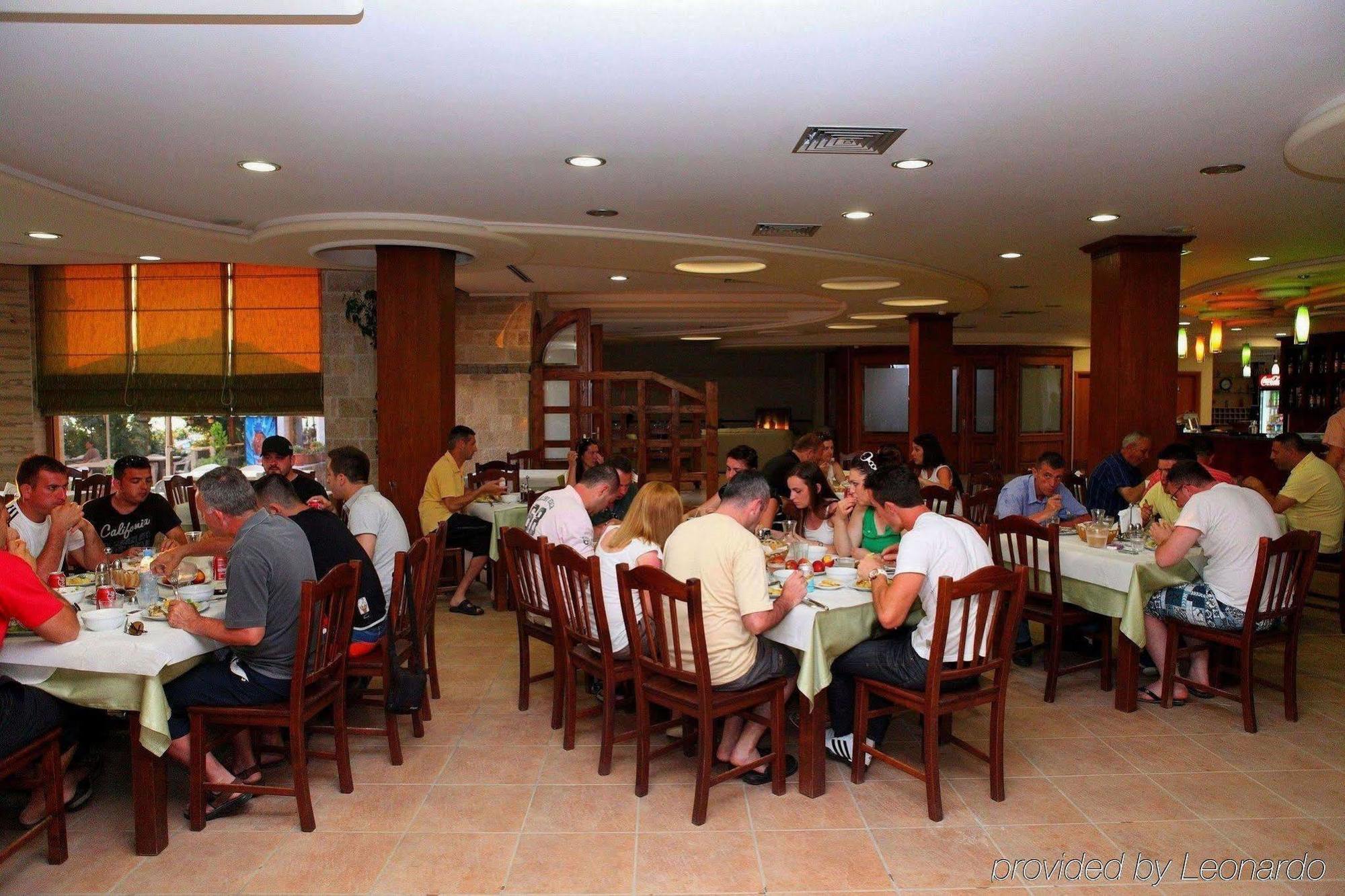 Hotel Oaz Дуррес Ресторан фото